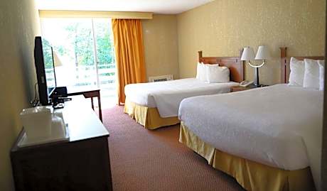 Queen Room with Two Queen Beds - Non-Smoking