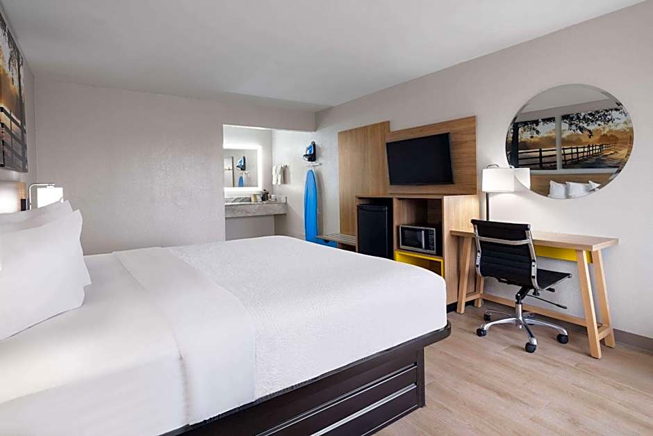 Days Inn by Wyndham Montgomery I-85