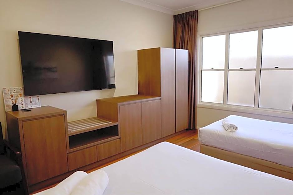The Australian Hotel Motel