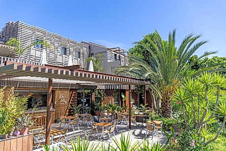 Hôtel les jardins du canal - piscine chauffée - solaire eco responsable - parking - garage - bornes électriques - accueil vélos - kids friendly