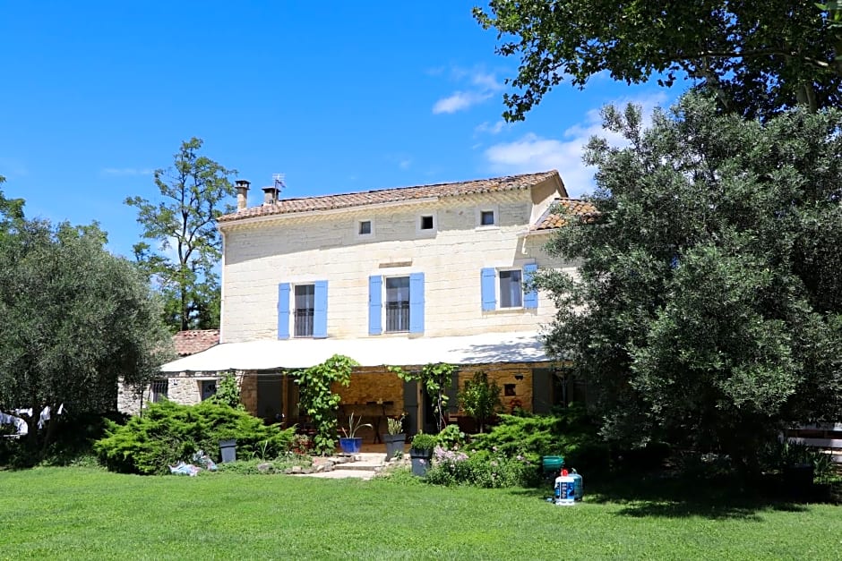 Le Mas des Cerisiers JACUZZI et SAUNA inclus pour tous les logements