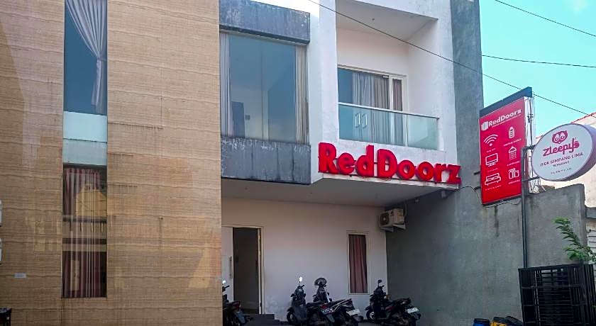 RedDoorz Syariah near Simpang Lima Semarang