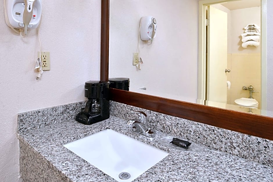 Americas Best Value Inn - Augusta Historic Downtown