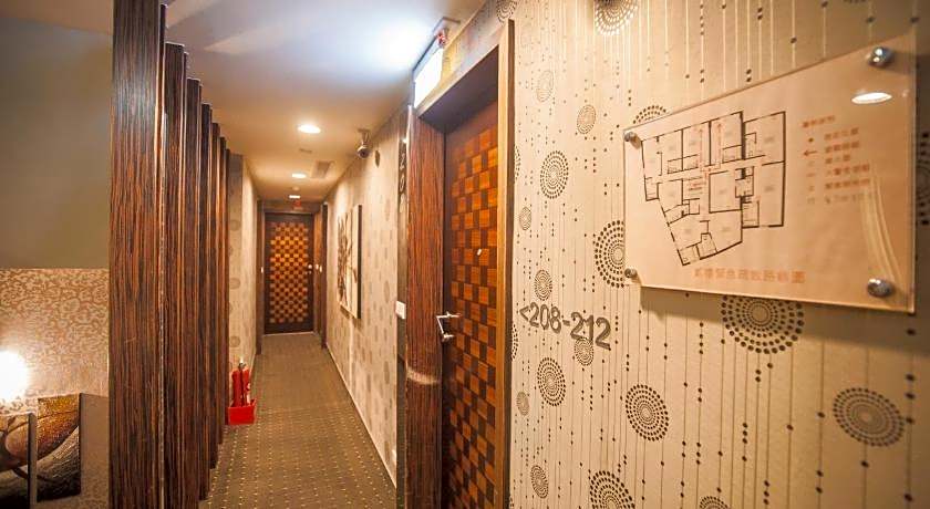 LOVE HOTEL