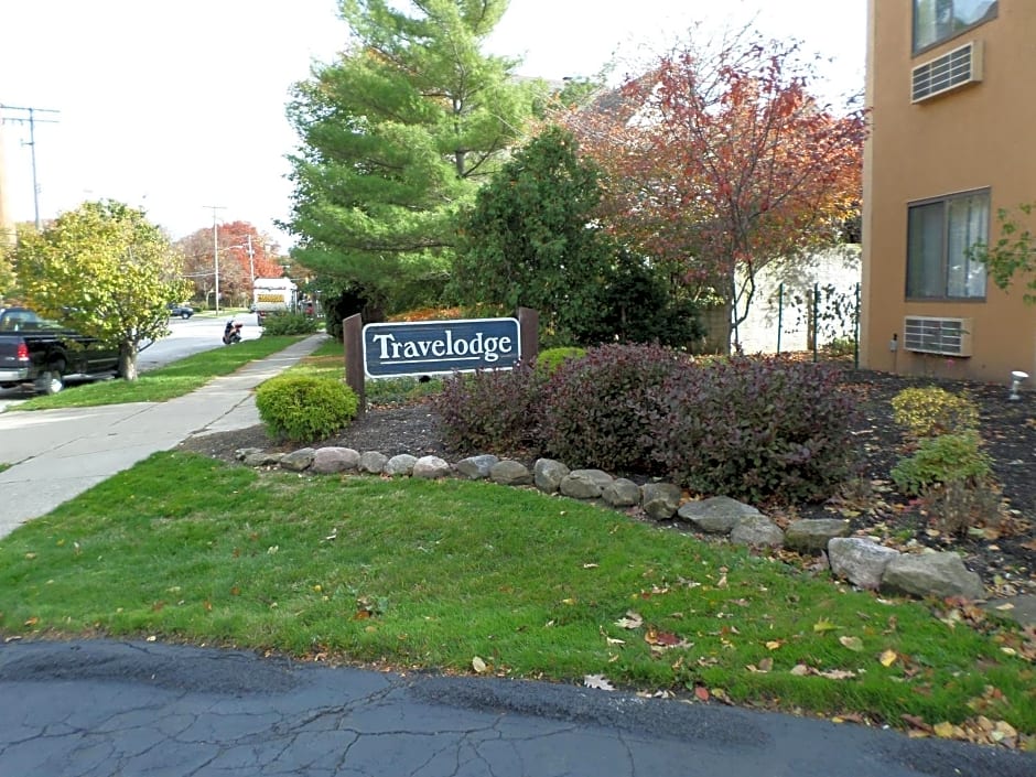 Travelodge by Wyndham Cleveland Lakewood