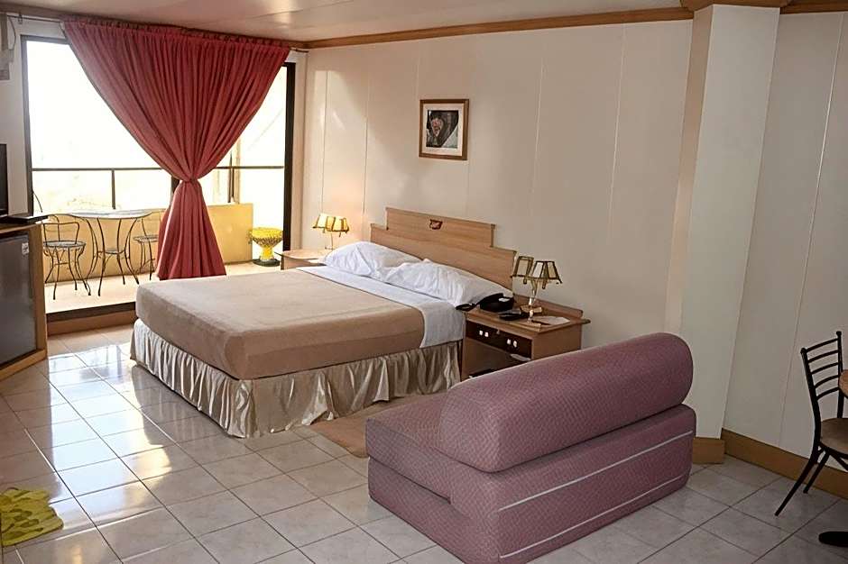 Elegant Circle Inn