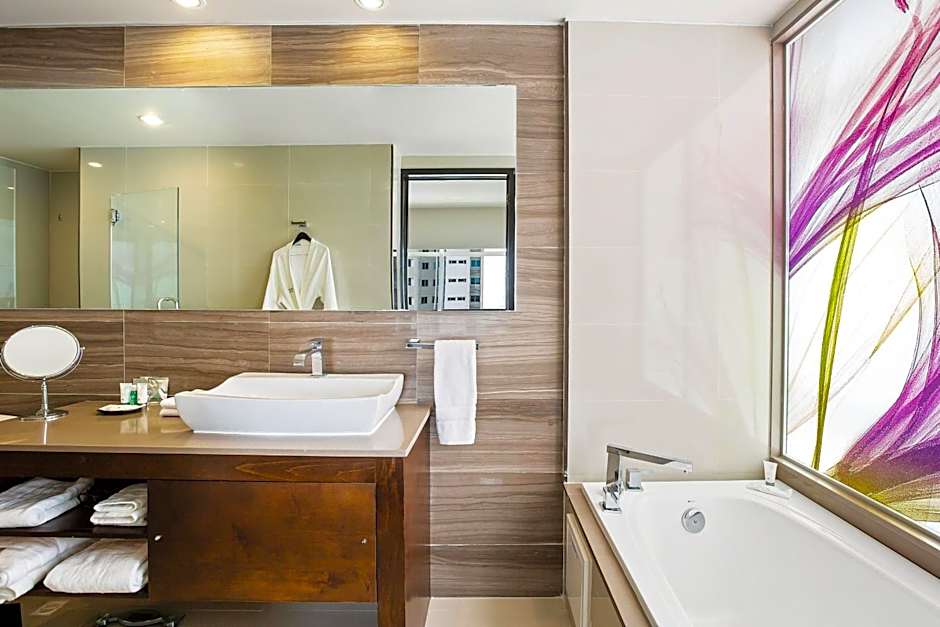 Photo 1 of 2 of Business 1 King Bed Suite, City View