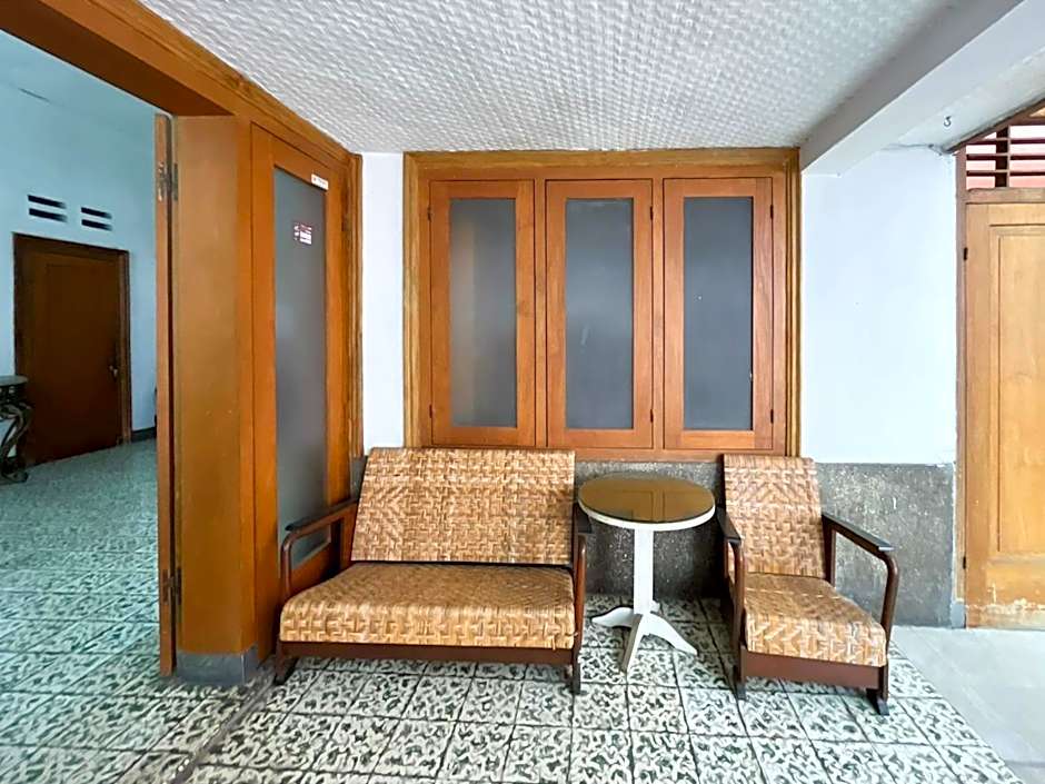 RedDoorz Syariah Near Alun-Alun Tulungagung