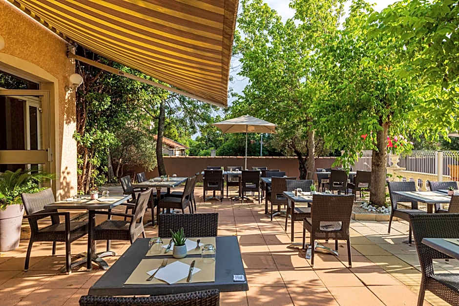 Logis Hotel Noemys pont de l'Etoile