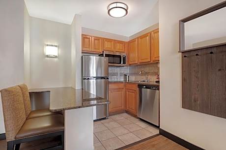 One-Bedroom King Suite