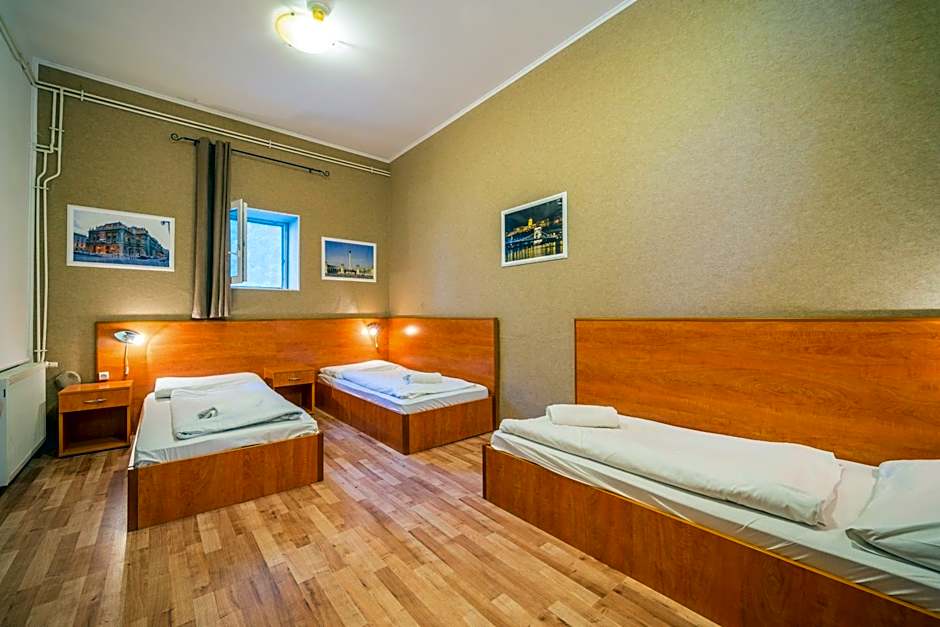 Easy Star Hotel