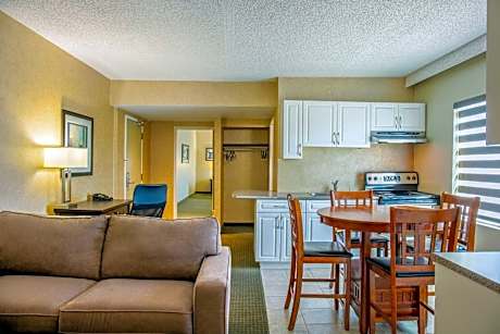 Deluxe King Suite with Spa Bath & Kitchen - Non-Smoking