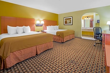 Queen Room with Two Queen Beds - Smoking
