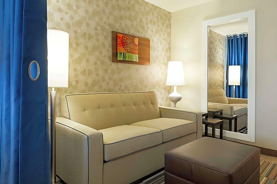 Home2 Suites By Hilton Milwaukee Airport, WI