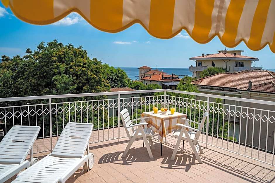 Hotel Villa dei Fiori - sul mare con piscina