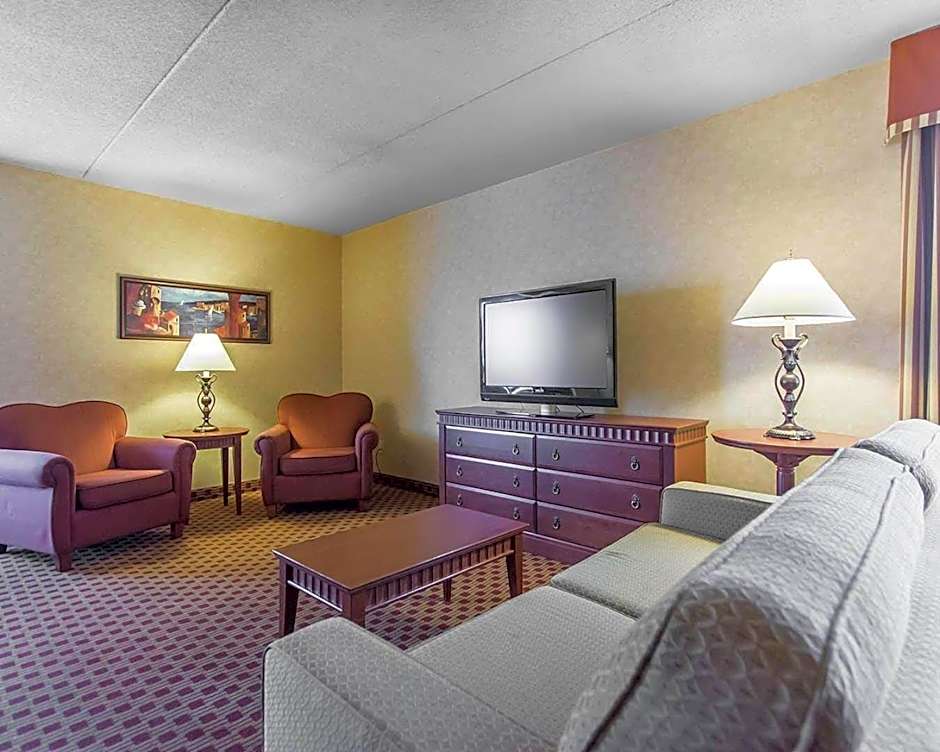 Quality Inn & Suites Bay Front