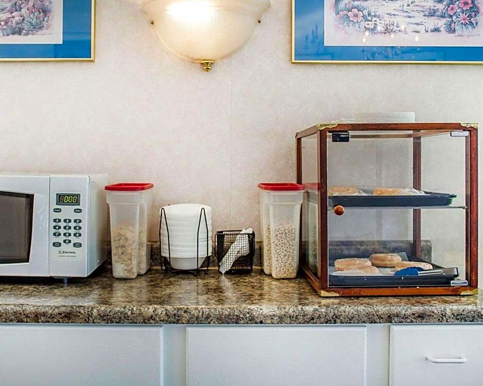 Rodeway Inn Findlay University Area