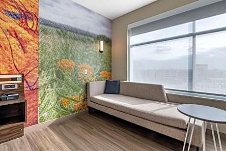 King Suite - Accessible/Non-Smoking