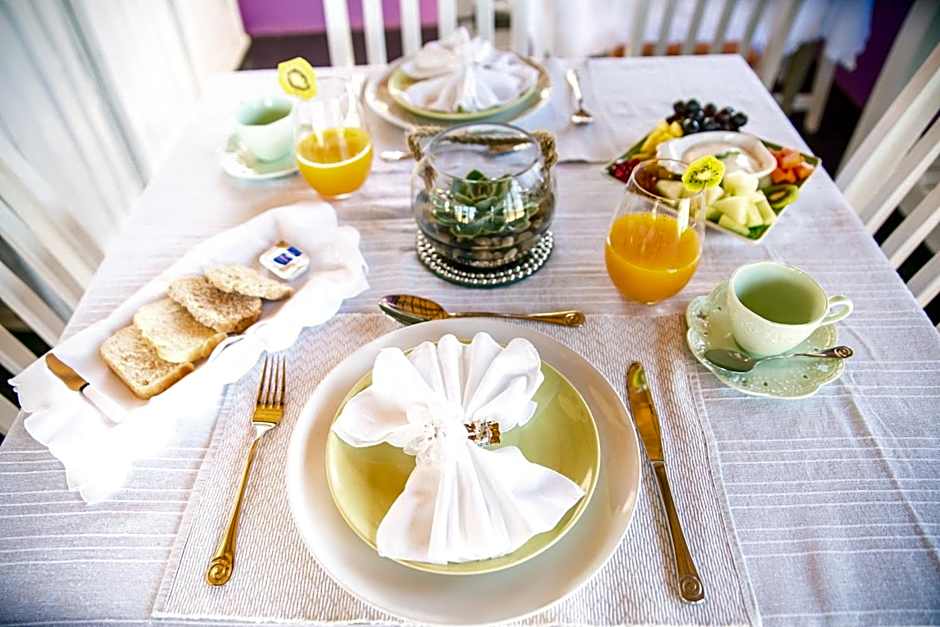 TshiBerry Bed & Breakfast