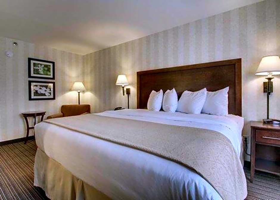 The Atrium Hotel on Third