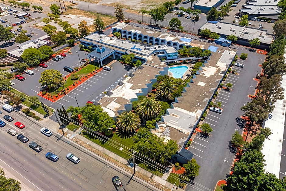 Best Western Plus Wine Country Inn & Suites