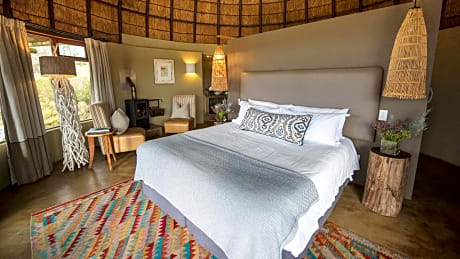 Kwena Lodge Suites Includes 2 Game Drives