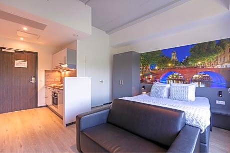 Luxury Studio With Kitchen