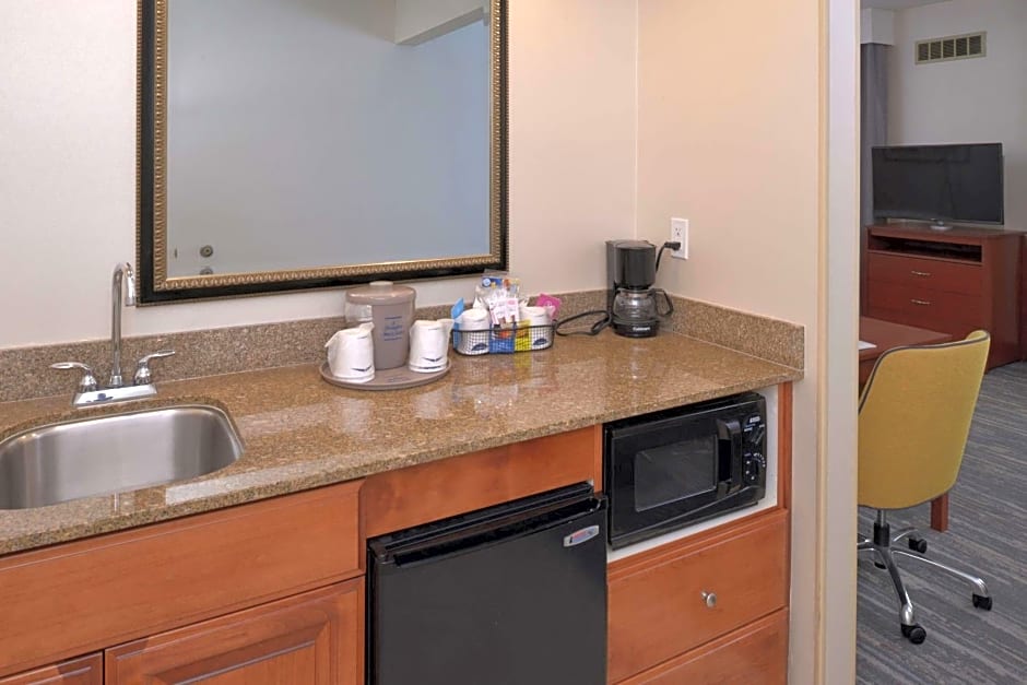 Hampton Inn By Hilton And Suites Bakersfield North-Airport