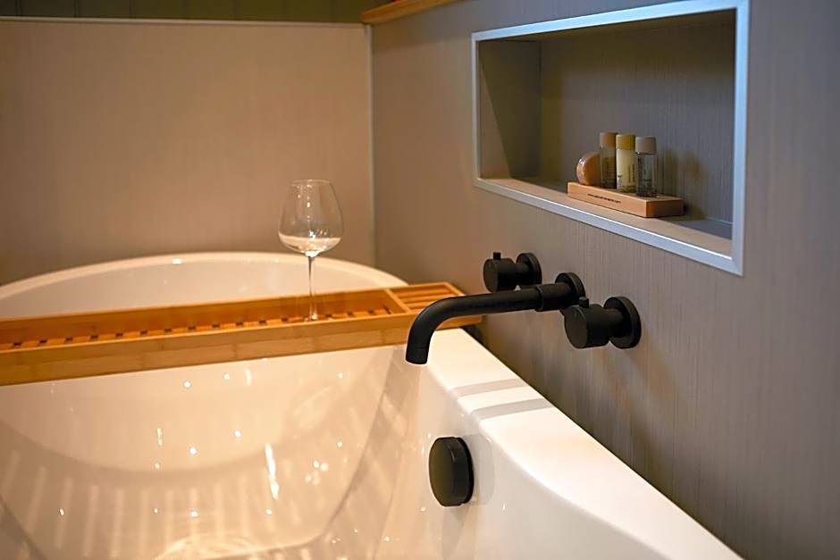 The Plough Inn & Cottages