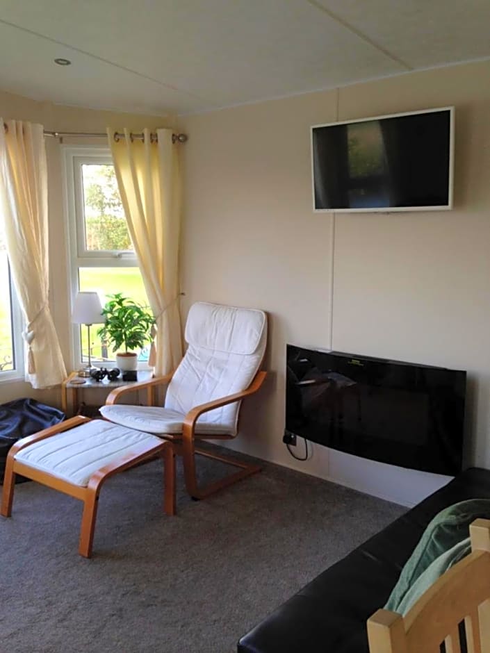 Marshlands Lakeside Nature Retreat