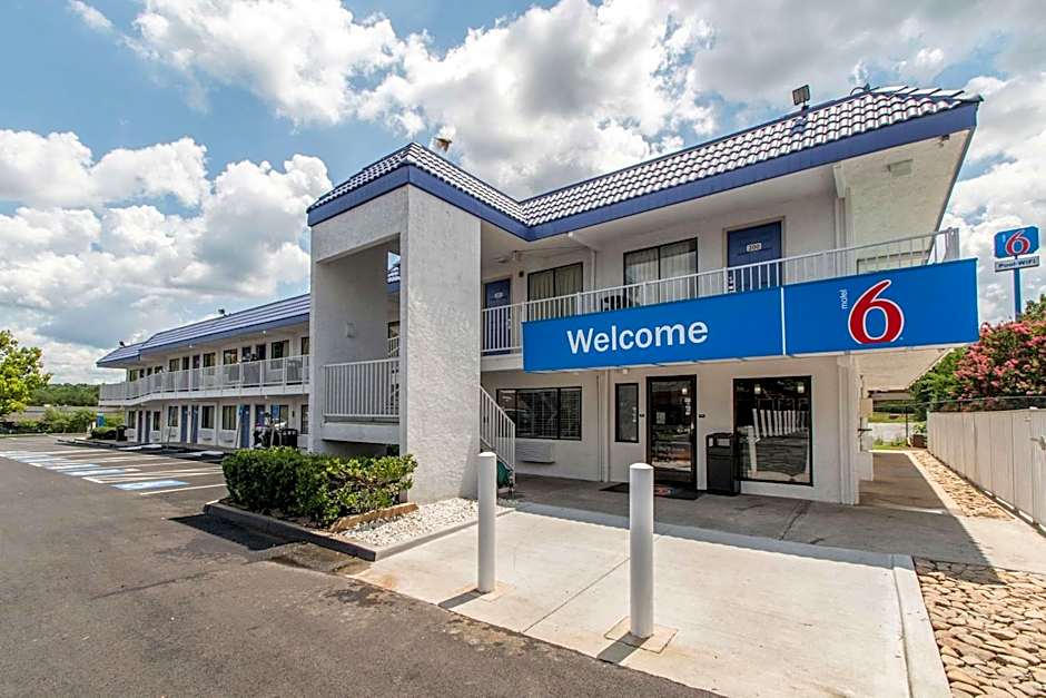 Photo 1 of 29 of Motel 6-Norcross, GA - Atlanta Northeast