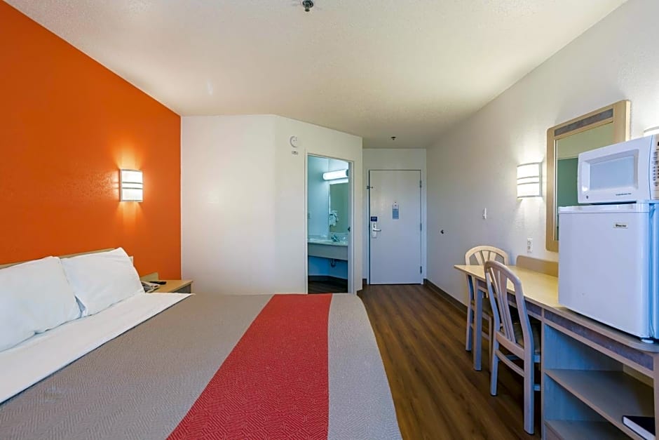 Motel 6-Dale, IN