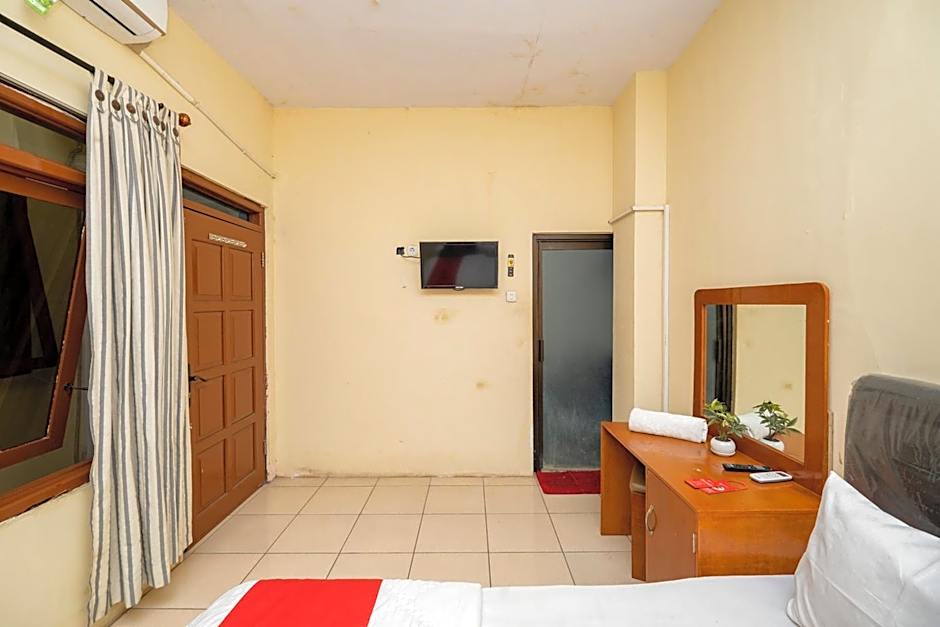 RedDoorz Syariah At Danau Maninjau Sawojajar