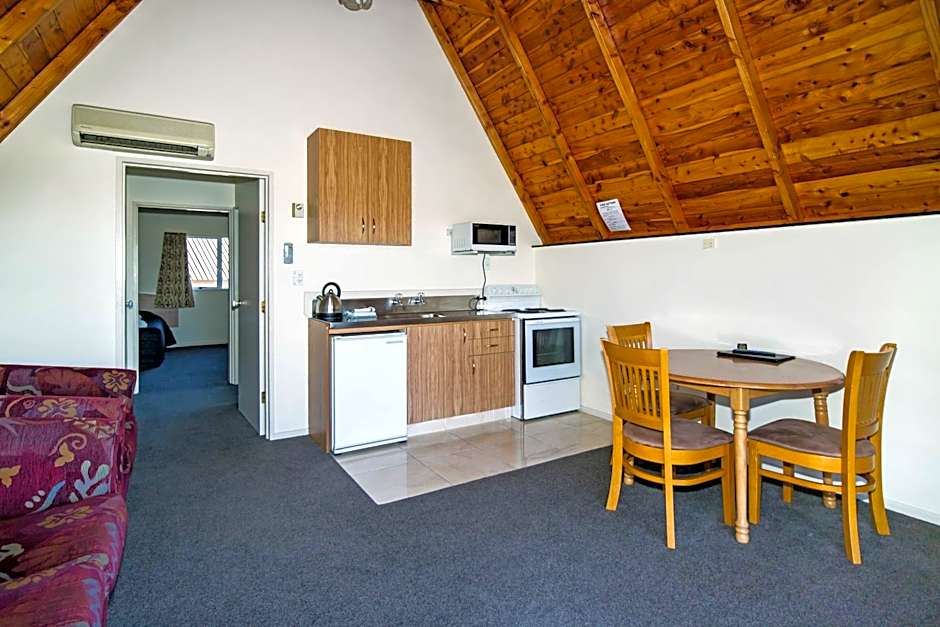 Mountain Chalets Motel