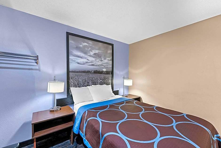 Super 8 by Wyndham Council Bluffs IA Omaha NE Area