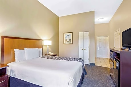 1 Double Bed Mobility/Hearing Impaired Accessible Room Lake View Non-Smoking