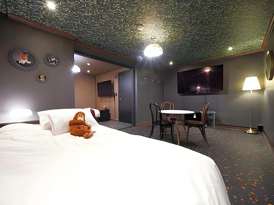 Shourin Hotel Cheonan by Aank