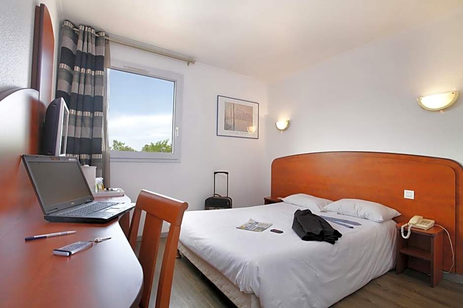 Photo 1 of 8 of Double Room