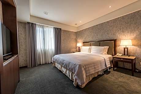 Superior King Suite