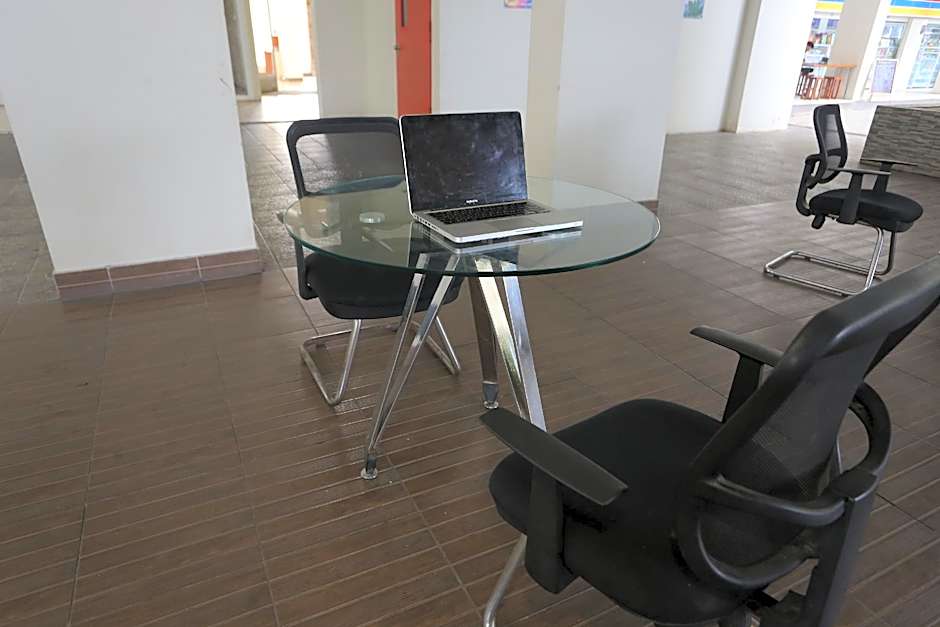 Collection O 93750 Luxury Rooms @ Urbantown Serpong