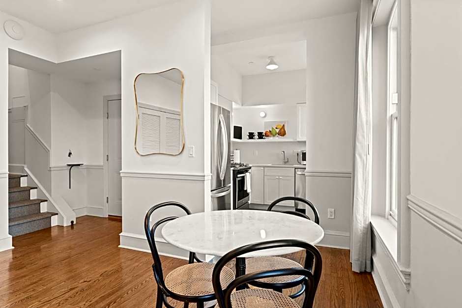 Stay Rafa At 2000 Spruce