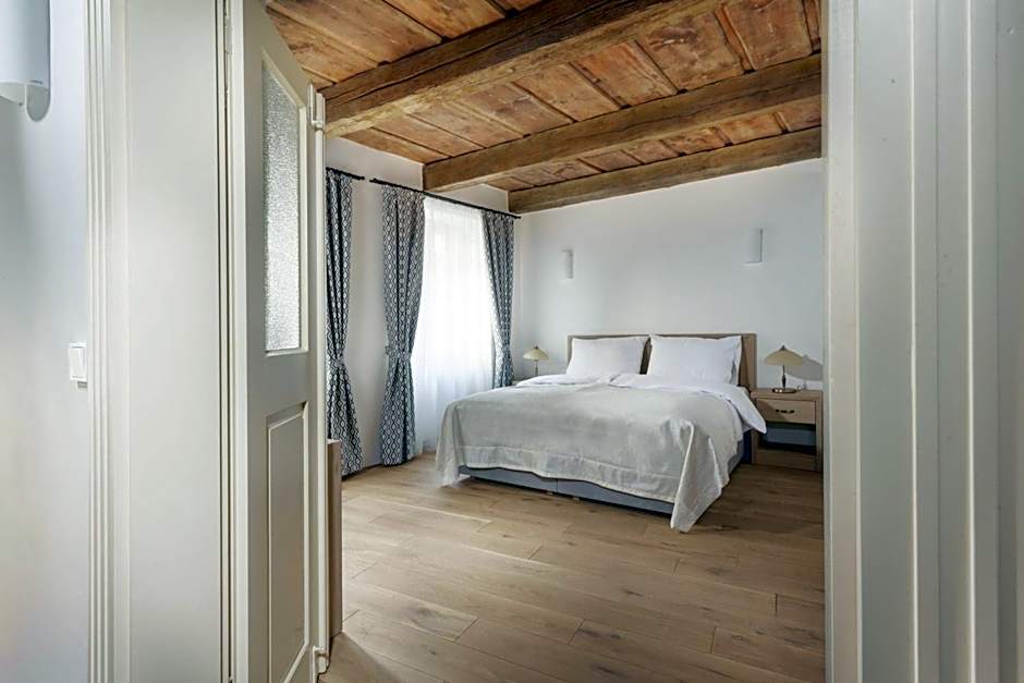Hotel At the White Lily