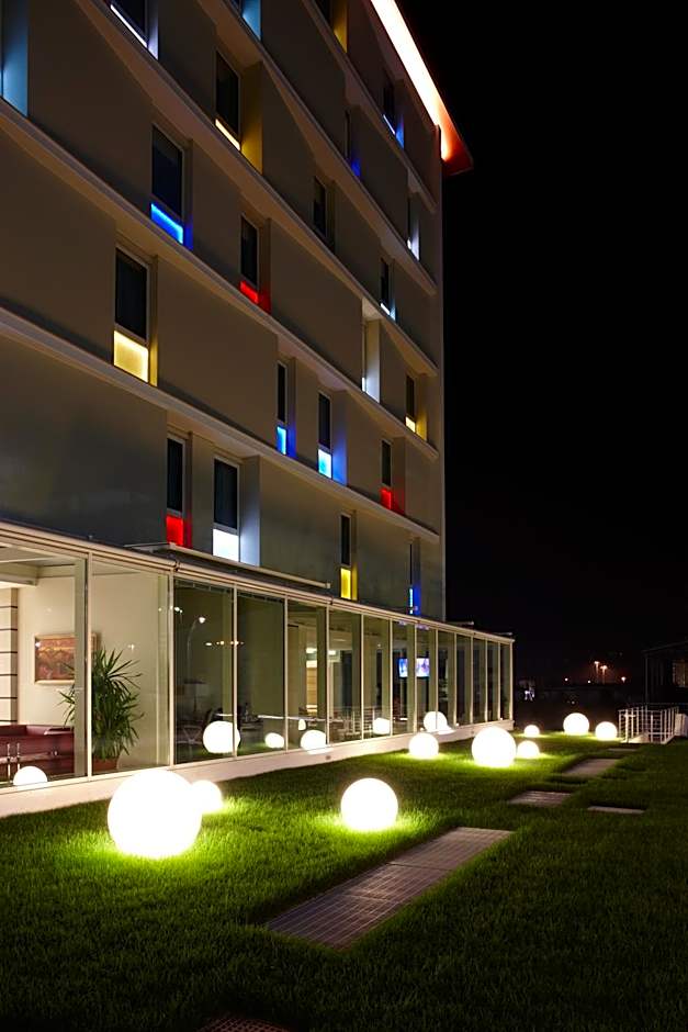 Breaking Business Hotel