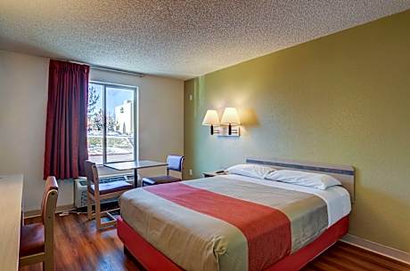 1 Queen Bed | Non-Smoking, Micfridge