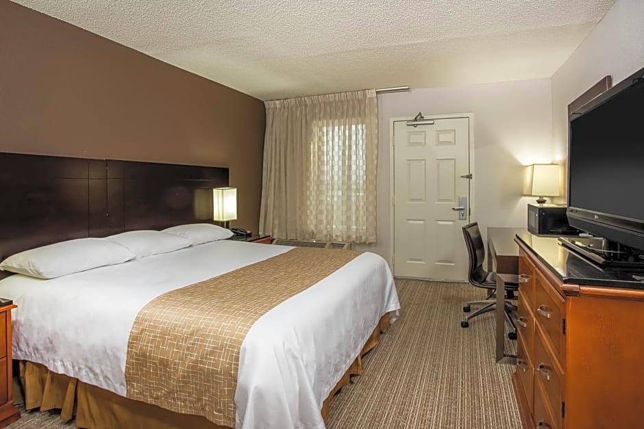 Travelodge by Wyndham Fort Wayne North