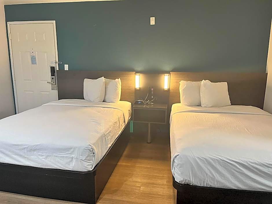Studio 6 Suites Escondido, CA