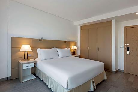 Ocean View Deluxe 1 Queen Bed Room