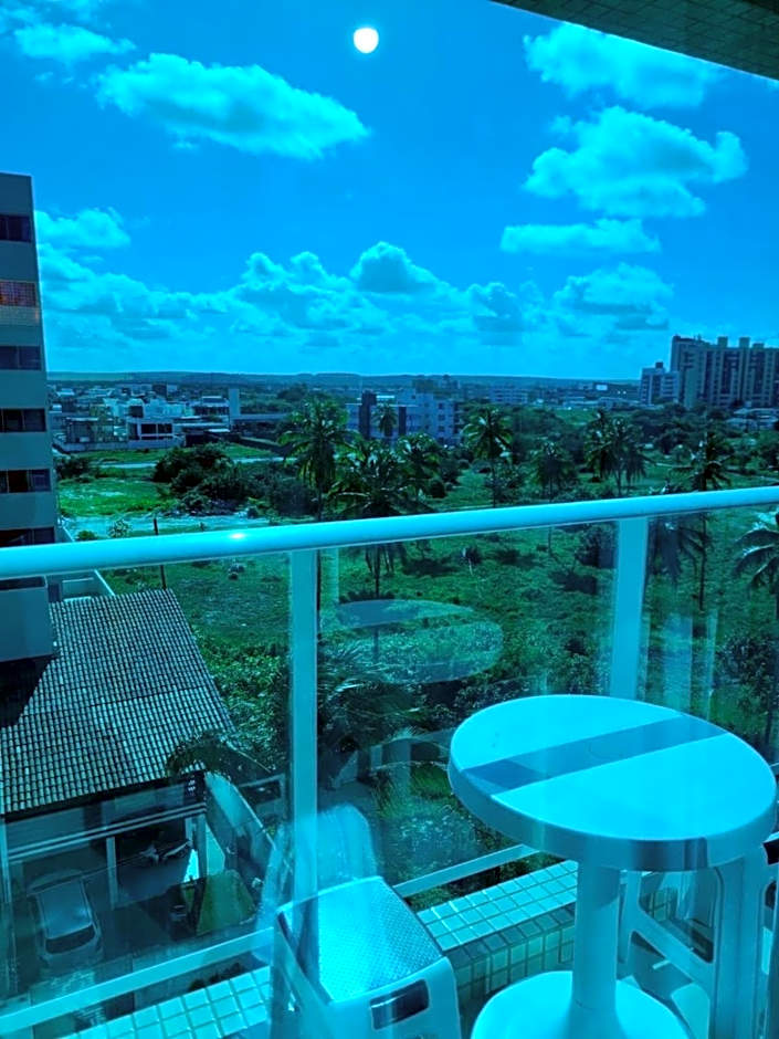 Confortável Flat com piscina de borda infinita na cobertura