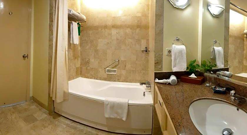 Aryaduta Lippo Village