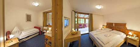 Family Room (2 Adults + 2 Children)